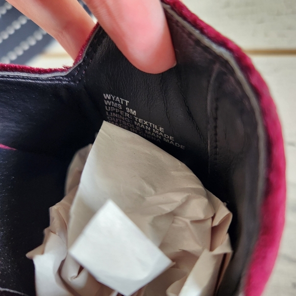 Kenneth Cole Reaction Wyatt Gold Stud Velvet Mules Size 9 - Picture 5 of 6